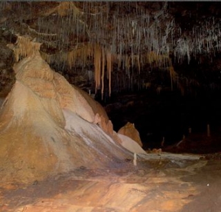 阿列日洞穴探险 